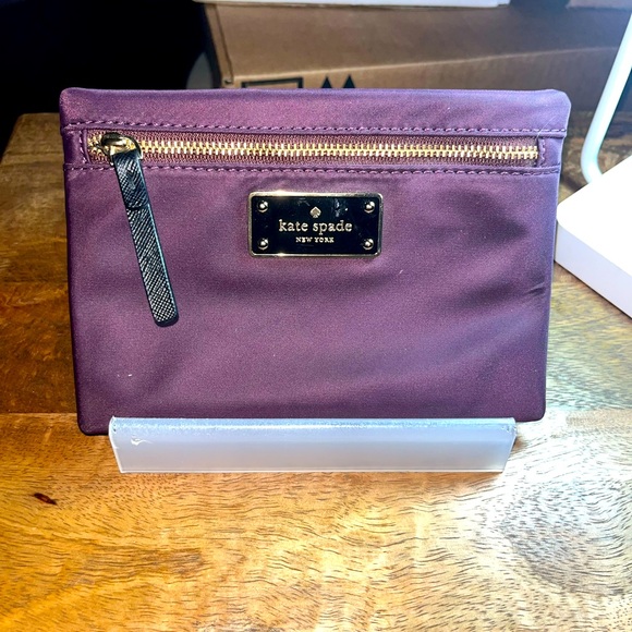 💜KATE SPADE COIN WALLET💜 EUC - Picture 1 of 3